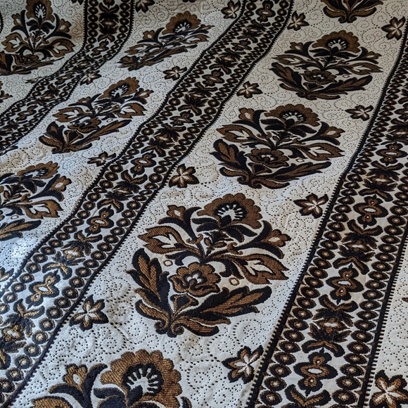 Vintage Italian Bedspread - Picture 10 of 11